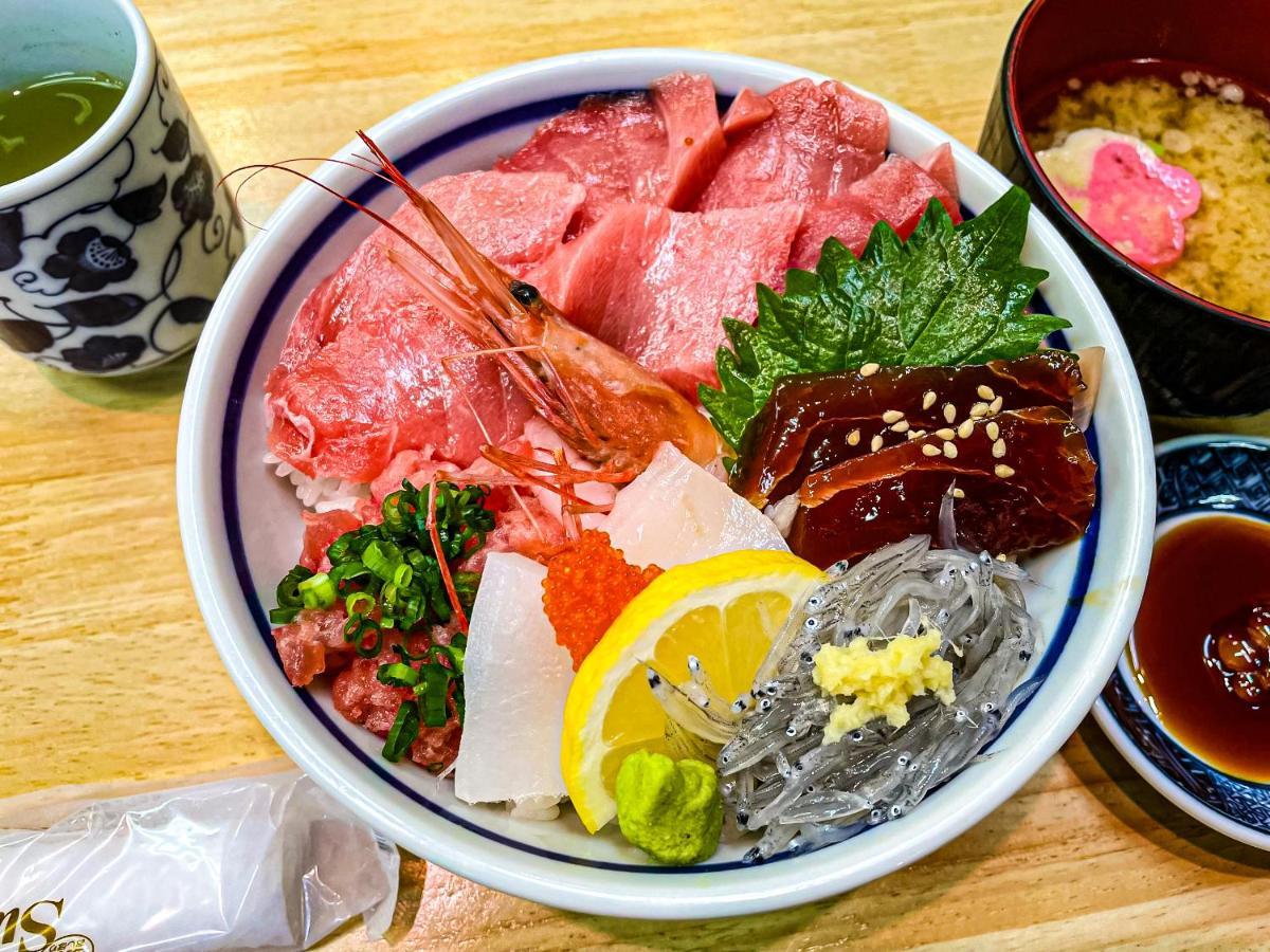 Hotel Associa Sizuoka Kültér fotó A bowl of sashimi