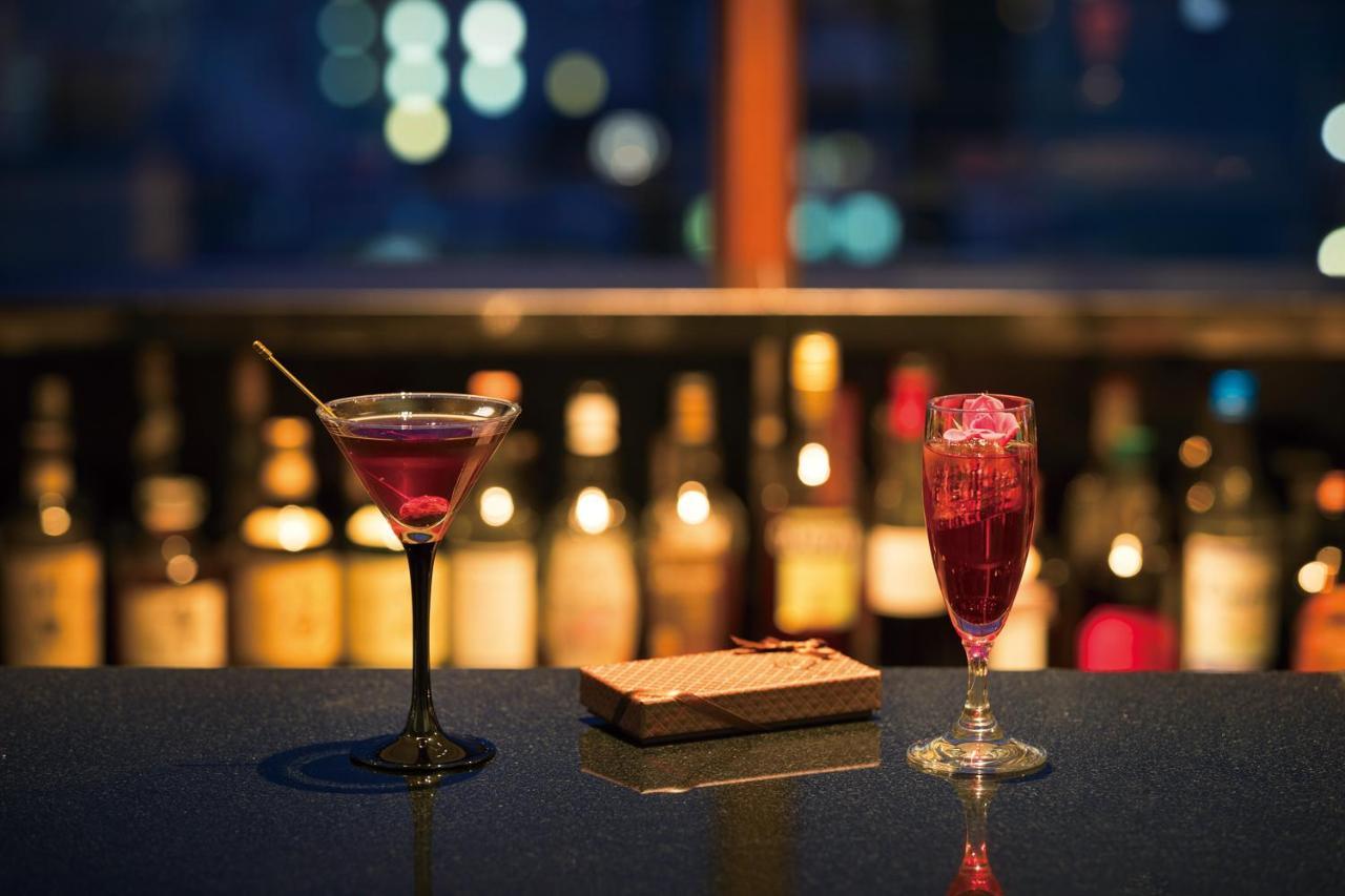 Hotel Associa Sizuoka Kültér fotó A cosmopolitan (left) and a cosmopolitan float (right)