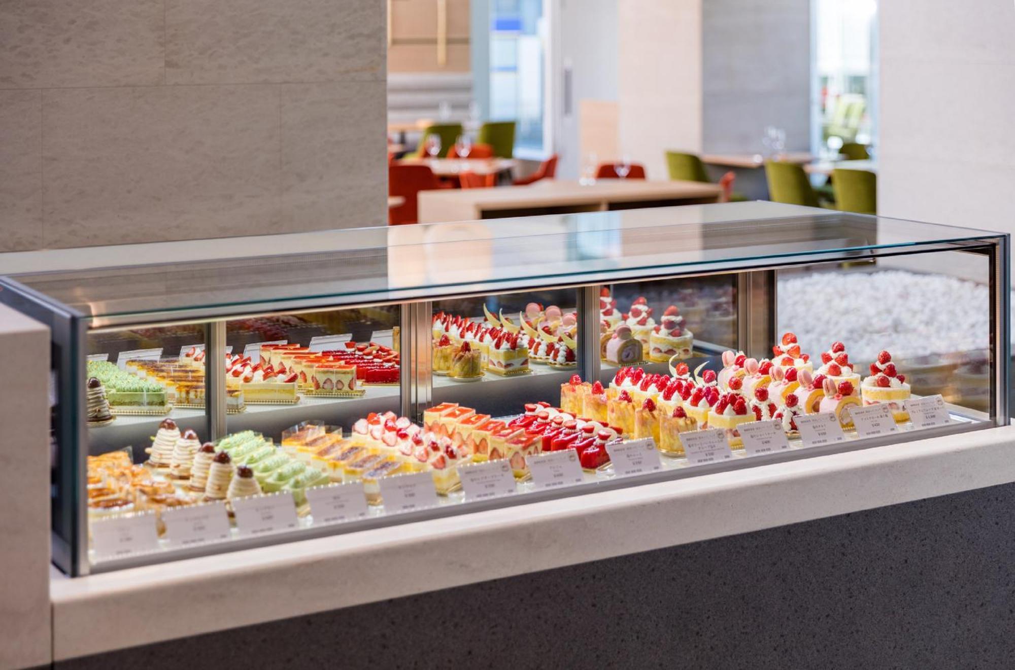 Hotel Associa Sizuoka Kültér fotó A display case of gelato