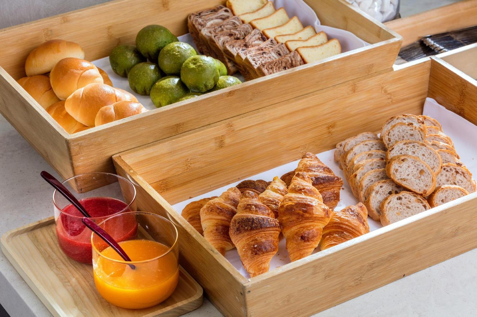 Hotel Associa Sizuoka Kültér fotó A breakfast buffet